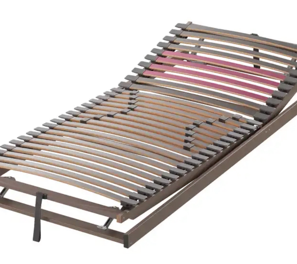 Verstellbarer Lattenrost aus Holz mit mehrfach gelagerten Federleisten für Betten.